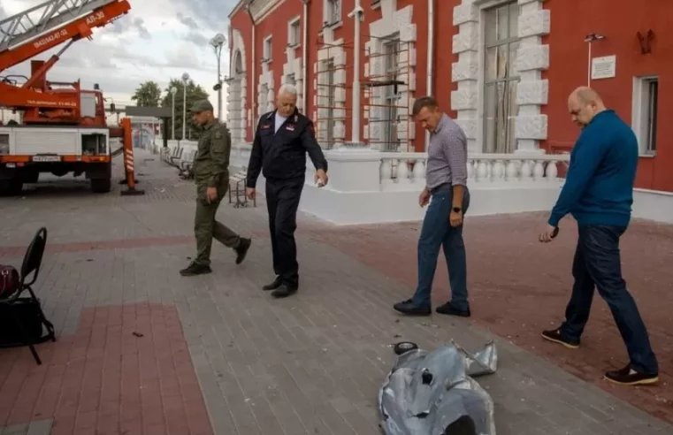 Ukraine war: Russia says drone injures five at Kursk railway station