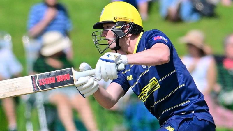 Hampshire beat Worcestershire to reach semi-finals