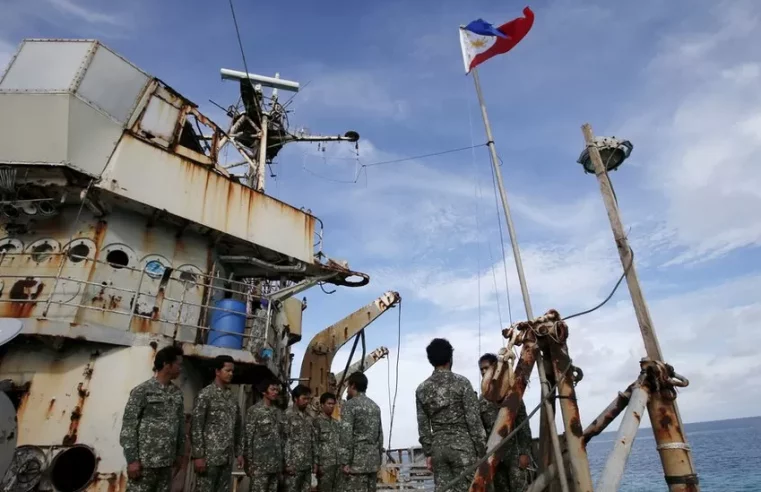 Philippines resupplies Spratlys shoal troops