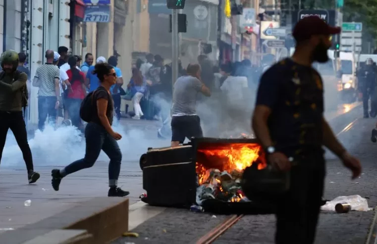 EU: French police officer to stay in custody over riot gun violence