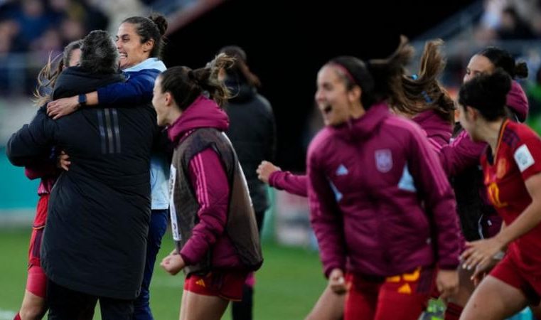 Spain beat Sweden in a thrilling finish to reach their first final.