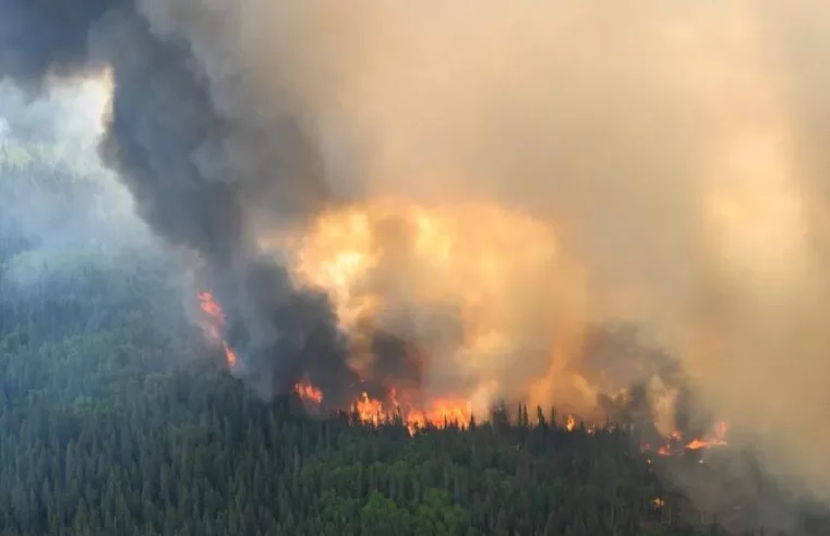 Canada wildfire: Race to evacuate city as blaze approaches