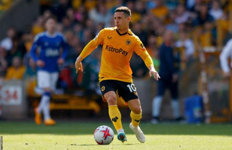 Portugal forward signs new Wolves deal and joins Olympiakos