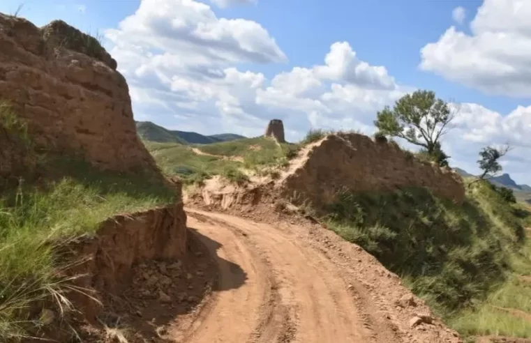 Great Wall damaged by workers looking for shortcut