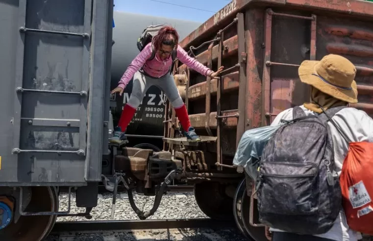 Mexican railway operator suspends routes amid migrant deaths