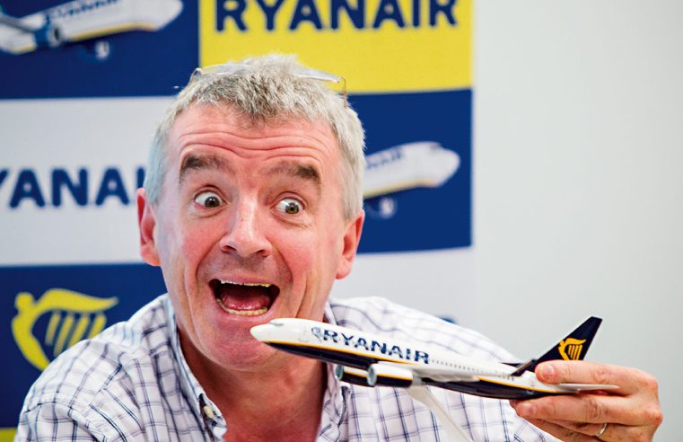 Ryanair CEO pied in the face by climate activists in Brussels