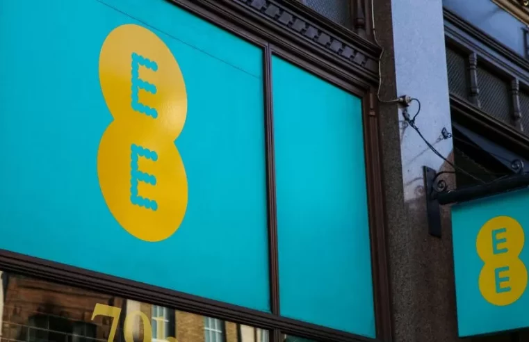 EE and Vodafone: Technical bug hits mobile networks.