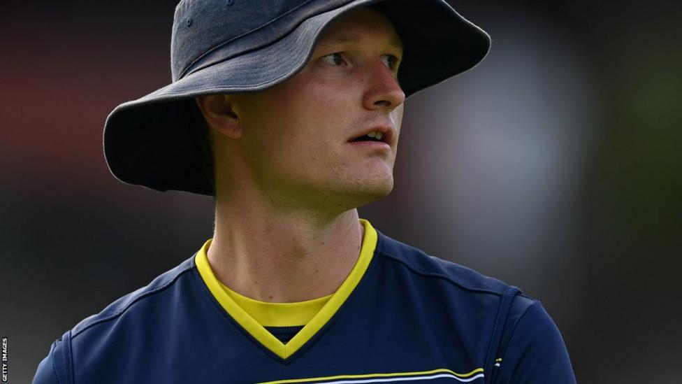 Aneurin Donald joins Derbyshire from Hampshire on two-year deal