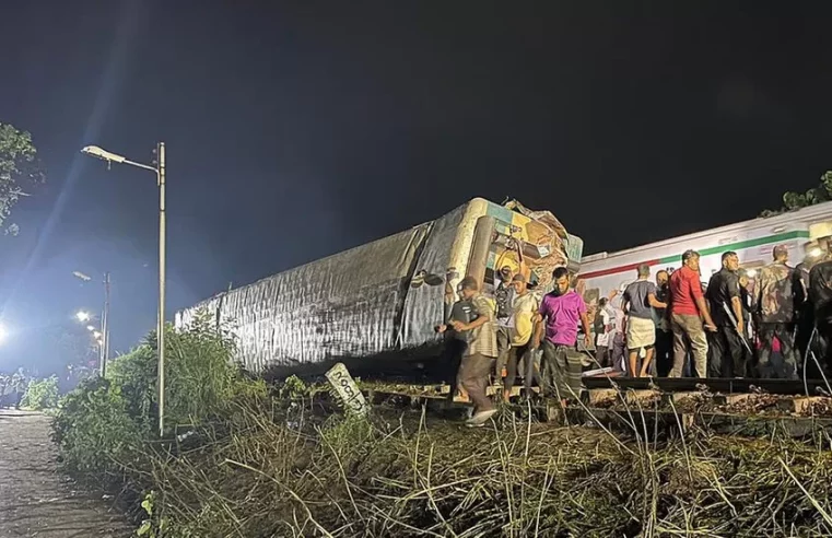 Goods train collides with passenger train killing 17