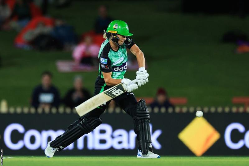 Meg Lanning leads Melbourne Stars to opening day victory