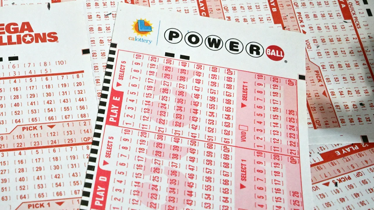 $1.55 billion Powerball Jackpot is up for grabs in Monday night