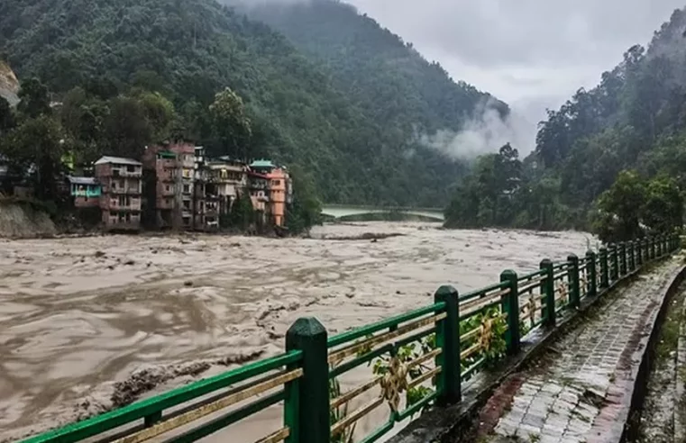 Race against time to save 102 missing in India floods