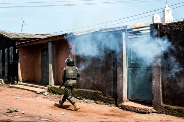 Guinea junta arrests 12 protesting journalists – reports