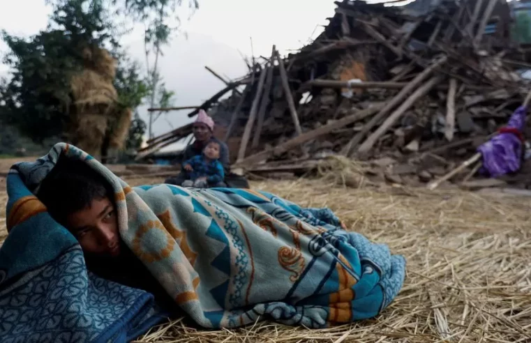 Nepal earthquake Thousands spend night outdoors in cold