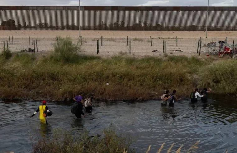 Number of Venezuelan migrants at US-Mexico border halves