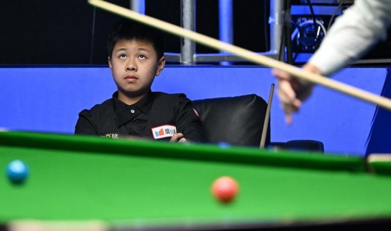 Wang Xinzhong, 12, beaten by Judd Trump in China